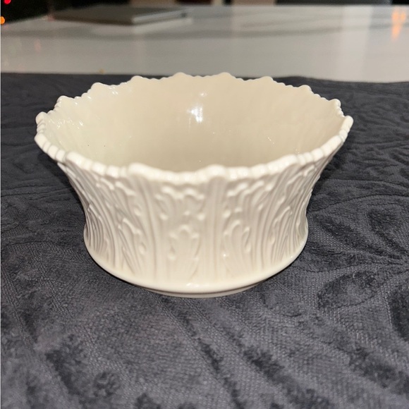 Lenox Ivory Cream Woodland Candy/Nut/Bon Bon Bowl Scallop Edge Vintage Porcelain - Picture 1 of 3